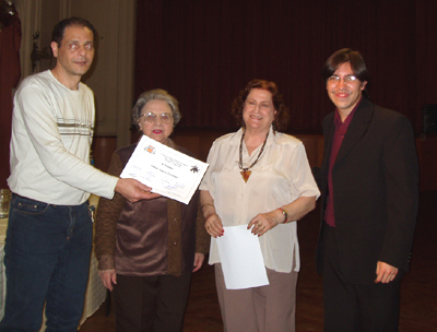 Fabián Oscar Cardozo recibiendo el Primer Premio