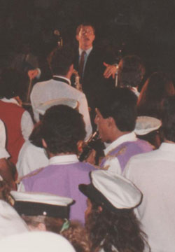 Miguel A Milano dirigiendo el 1º Festival de bandas en 1992