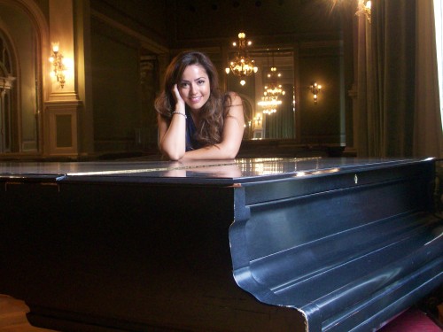 María Florencia Machado, incansablemente galardonada cantará dos veces en Rosario.