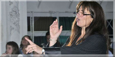 Desde el año 2011 la dirección del Coro Estable de Rosario la ejerce la Maestra Sandra Alvarez..