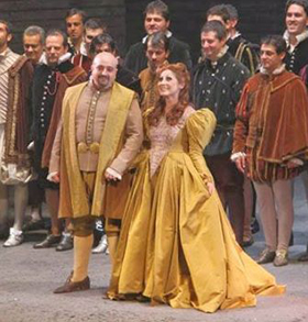 En el rol de  la Condessa de Ceprano en Rigoletto en el Teatro El Círculo de 2013.